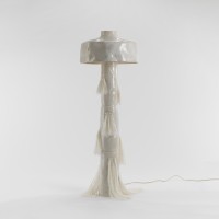 <a href="https://www.galeriegosserez.com/artistes/salomon-celine.html">Céline Salomon</a> - Manitari - Sculpture Lumineuse